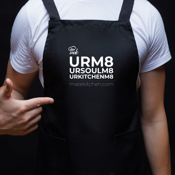 Черна готварска престилка с бяла щампа URM8