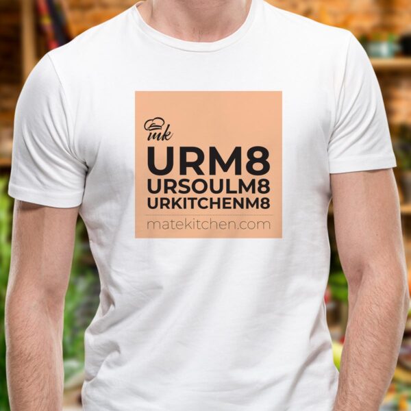 Бяла мъжка тениска с щампа URM8
