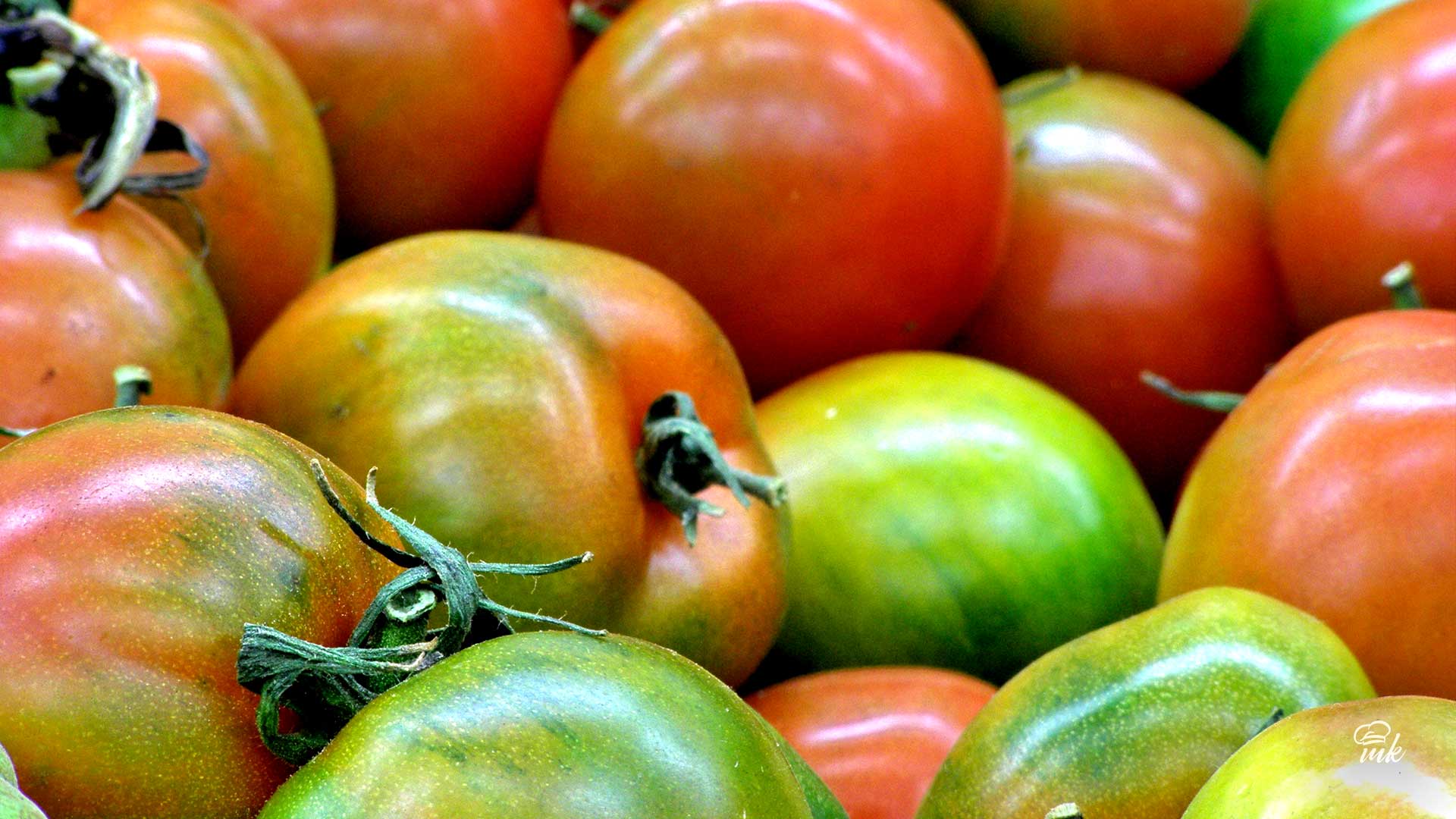 Зелени домати и розови домати