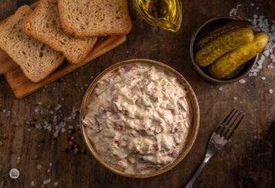 Разядка с крема сирене печени чушки и краставички