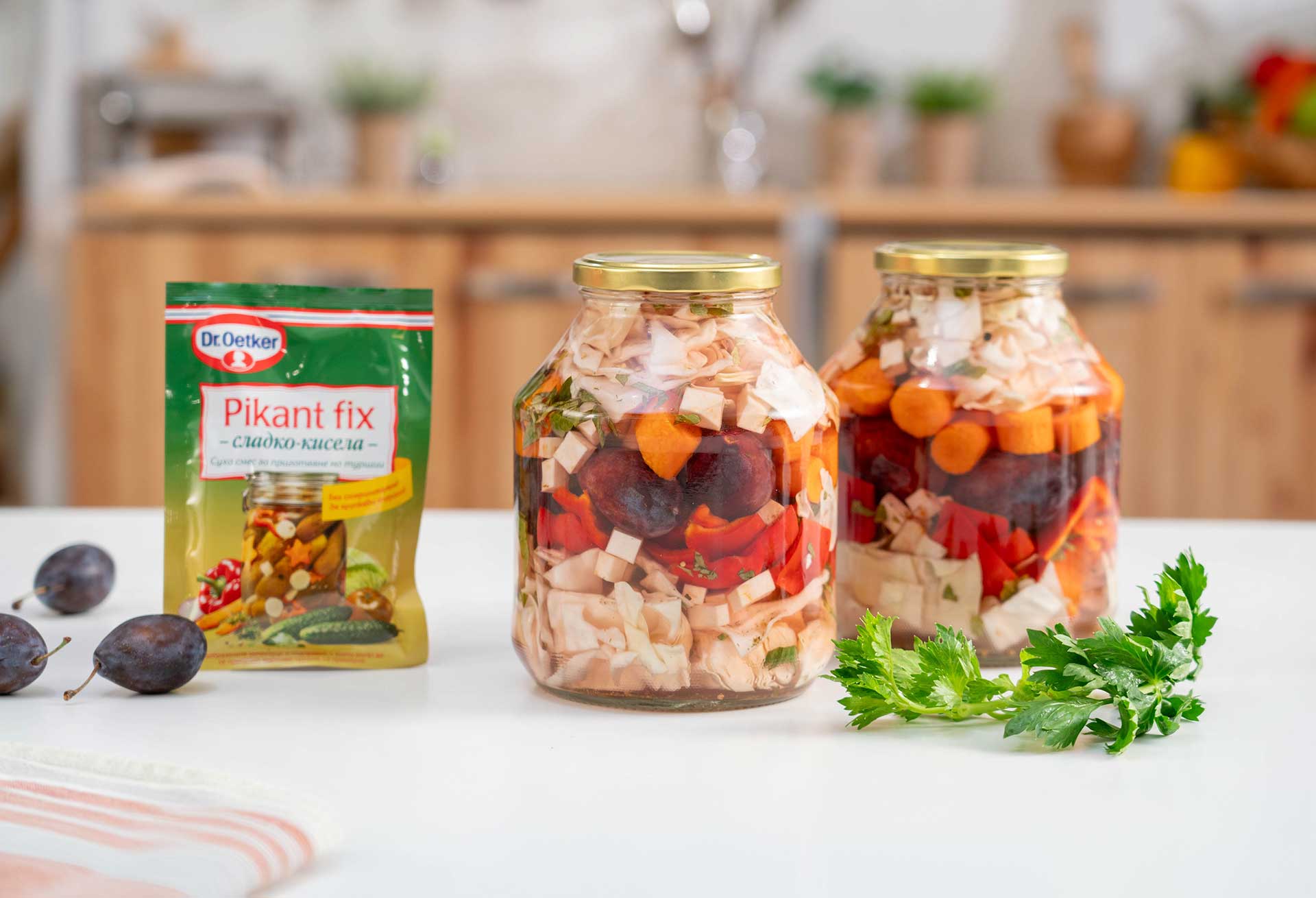 Туршия със зеленчуци, сливи и Pikant Fix Dr. Oetker